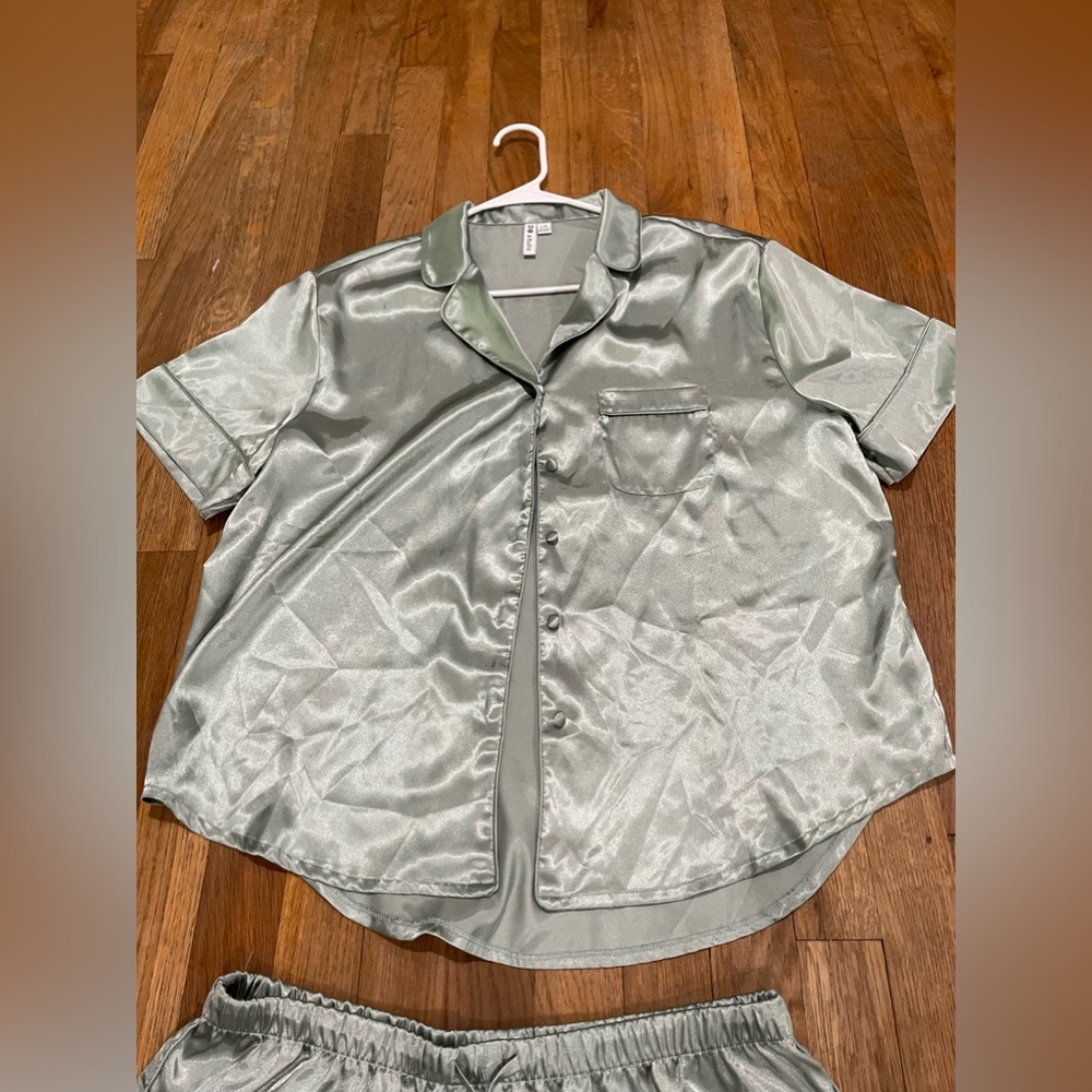 DB Bridal Satin Pajama set ***3 SETS*** - Picture 16 of 16